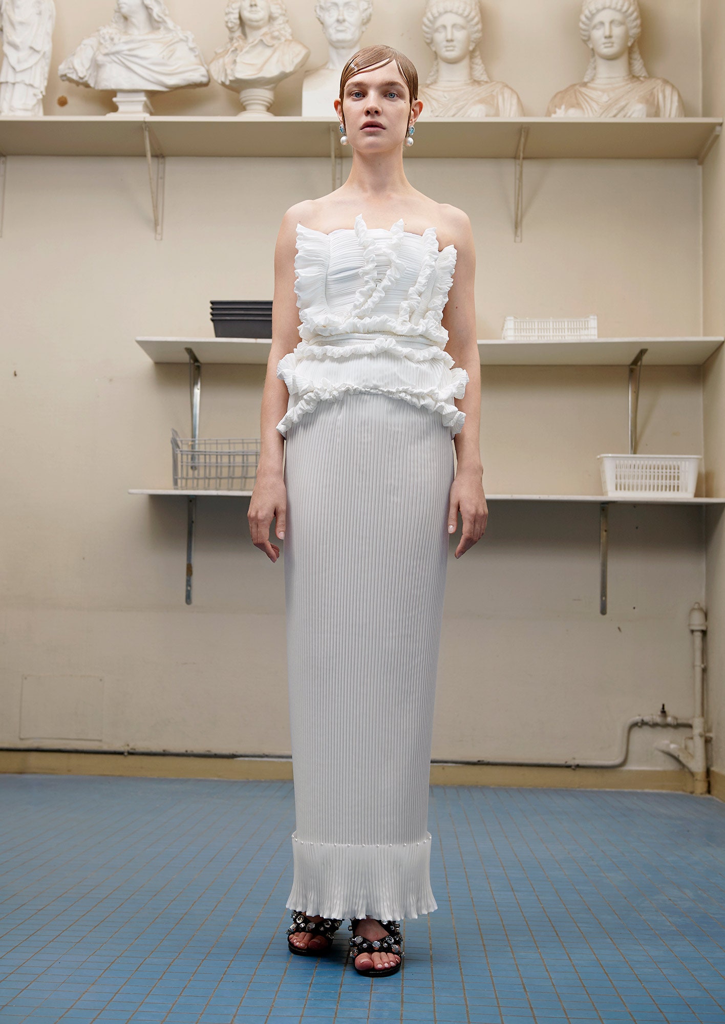 Givenchy F/W 16 Couture Look 1