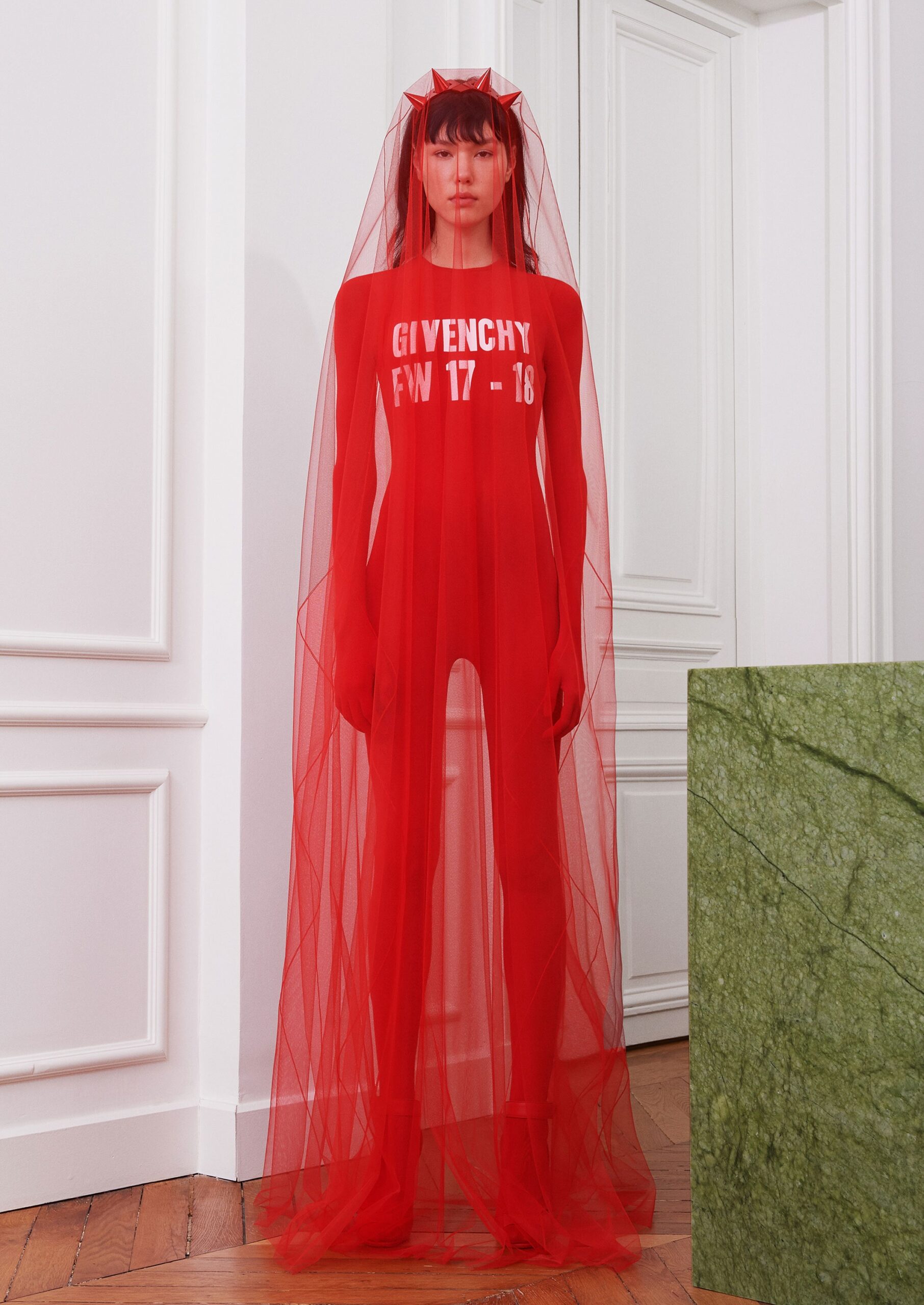 Givenchy F/W 17 Look 1