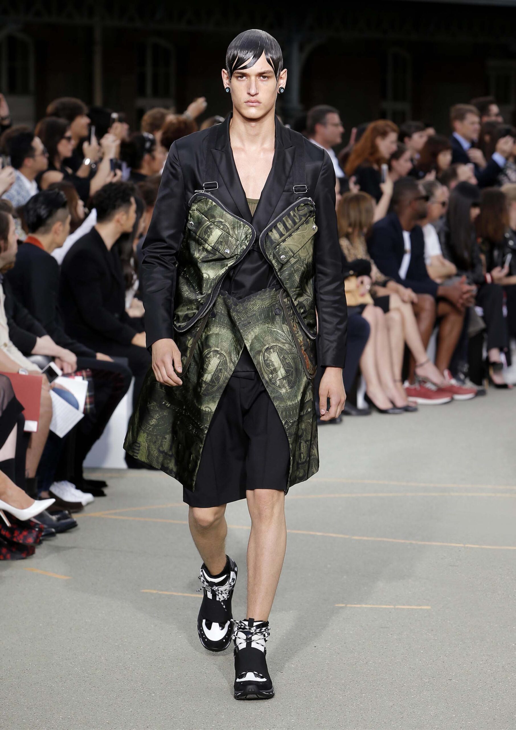 Givenchy S/S 17 Menswear Look 2