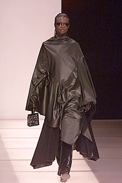 Giorgio Armani F/W 00 Look 25