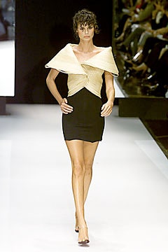 Gianfranco Ferré S/S 00 Look 22