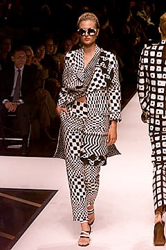 Gianfranco Ferré S/S 01 Look 17