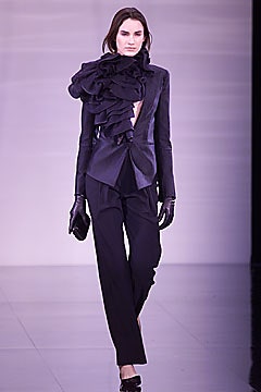 Giorgio Armani F/W 01 Look 35