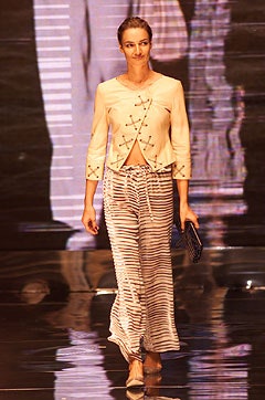 Giorgio Armani S/S 02 Look 39