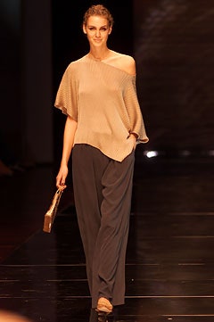 Giorgio Armani S/S 02 Look 43