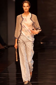 Giorgio Armani S/S 02 Look 69