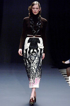 Giles Deacon Fall 2004 Ready-to-Wear