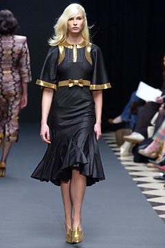 Giles Deacon F/W 04 Look 8