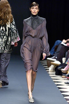 Giles Deacon F/W 04 Look 11