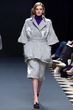 Giles Deacon F/W 04 Look 12
