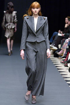 Giles Deacon F/W 04 Look 16