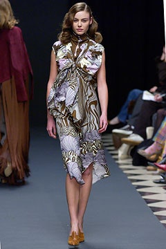 Giles Deacon F/W 04 Look 19