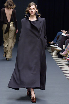 Giles Deacon F/W 04 Look 21