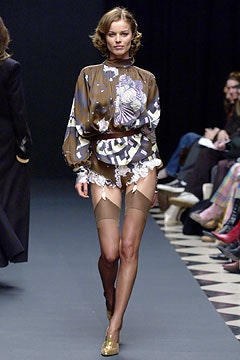 Giles Deacon F/W 04 Look 22
