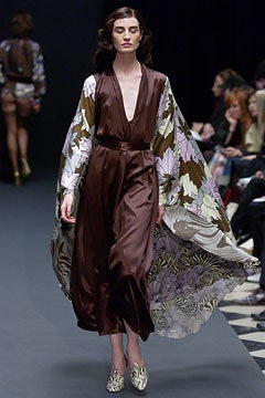 Giles Deacon F/W 04 Look 23
