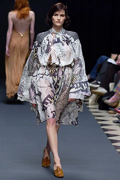 Giles Deacon F/W 04 Look 25