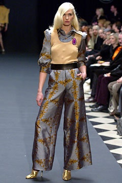 Giles Deacon F/W 04 Look 28