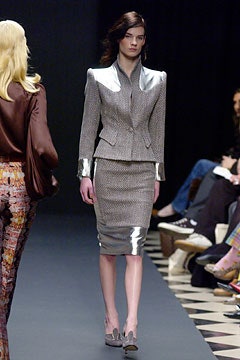 Giles Deacon F/W 04 Look 32