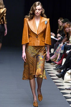 Giles Deacon F/W 04 Look 37