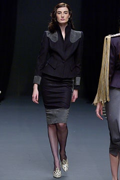 Giles Deacon F/W 04 Look 40