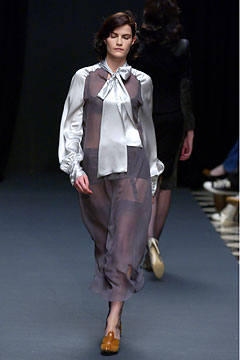 Giles Deacon F/W 04 Look 41