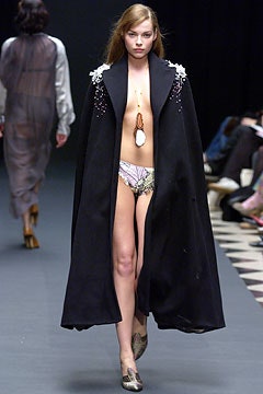 Giles Deacon F/W 04 Look 42