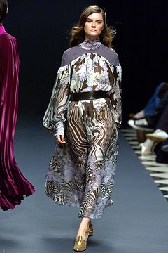 Giles Deacon F/W 04 Look 44