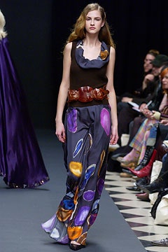 Giles Deacon F/W 04 Look 47