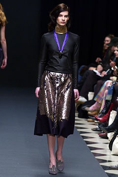 Giles Deacon F/W 04 Look 48