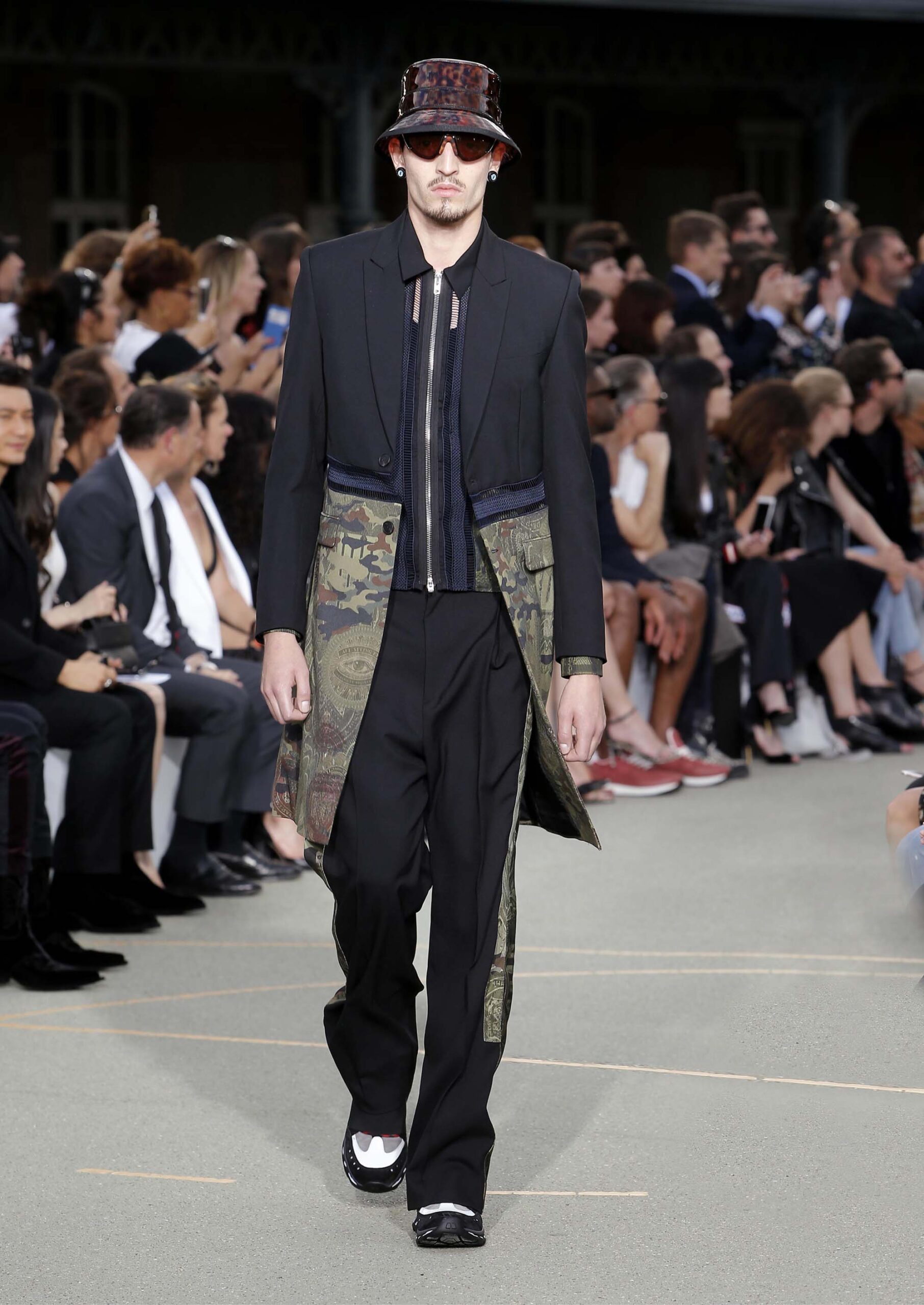 Givenchy S/S 17 Menswear Look 24