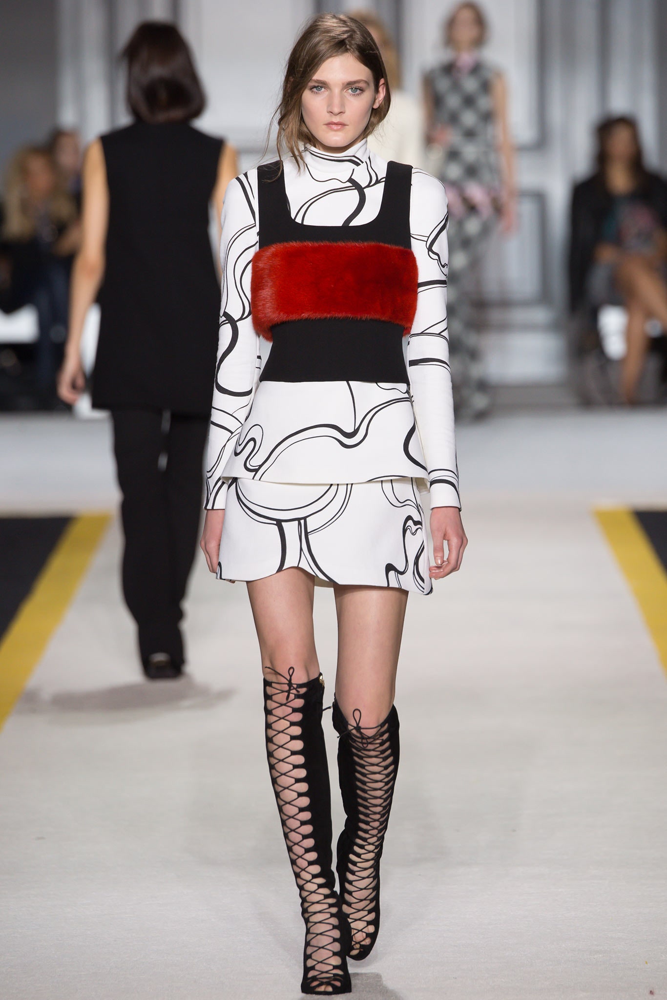 Giambattista Valli Fall 2015 Ready-to-Wear