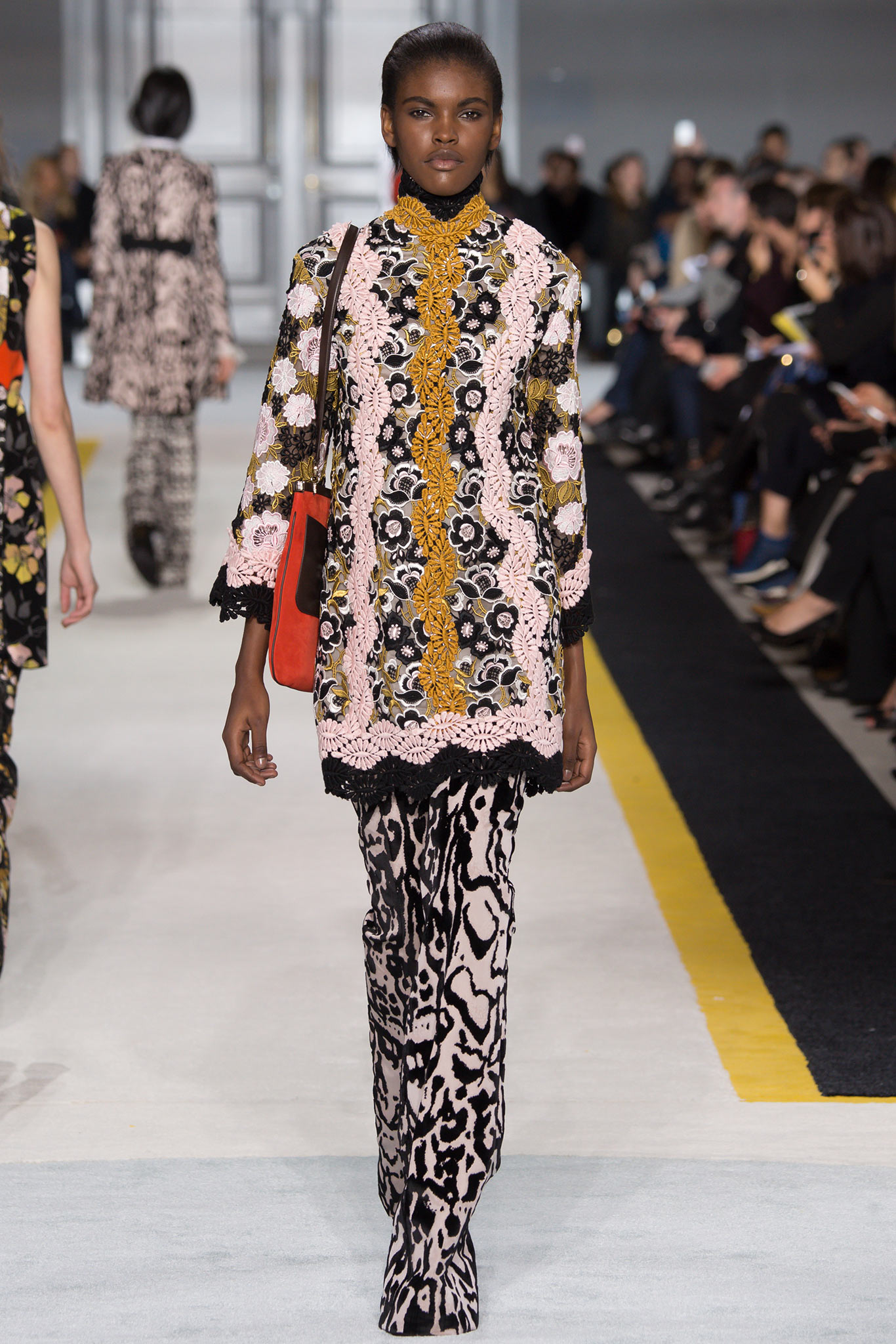 Giambattista Valli F/W 15 Look 7