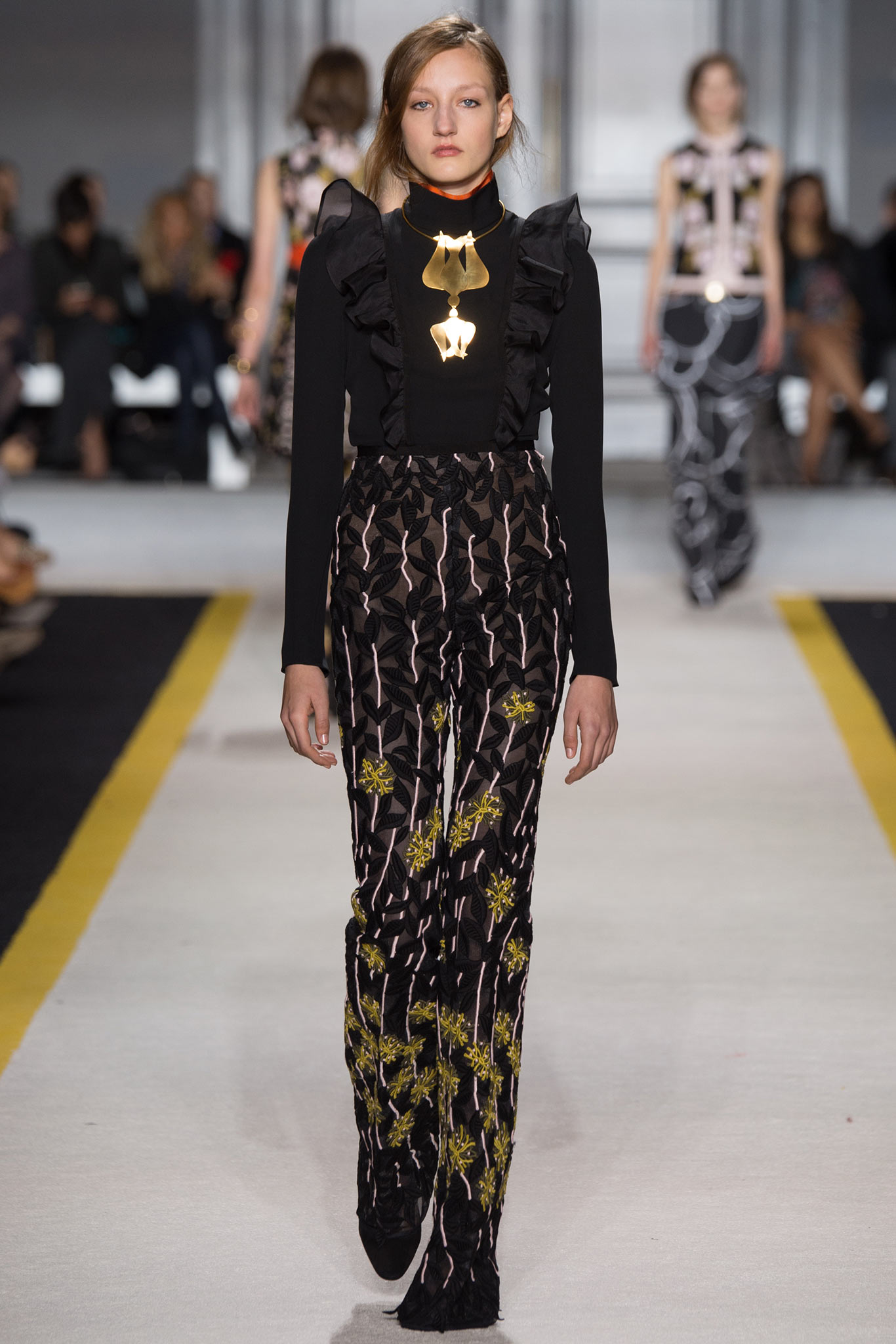 Giambattista Valli F/W 15 Look 8