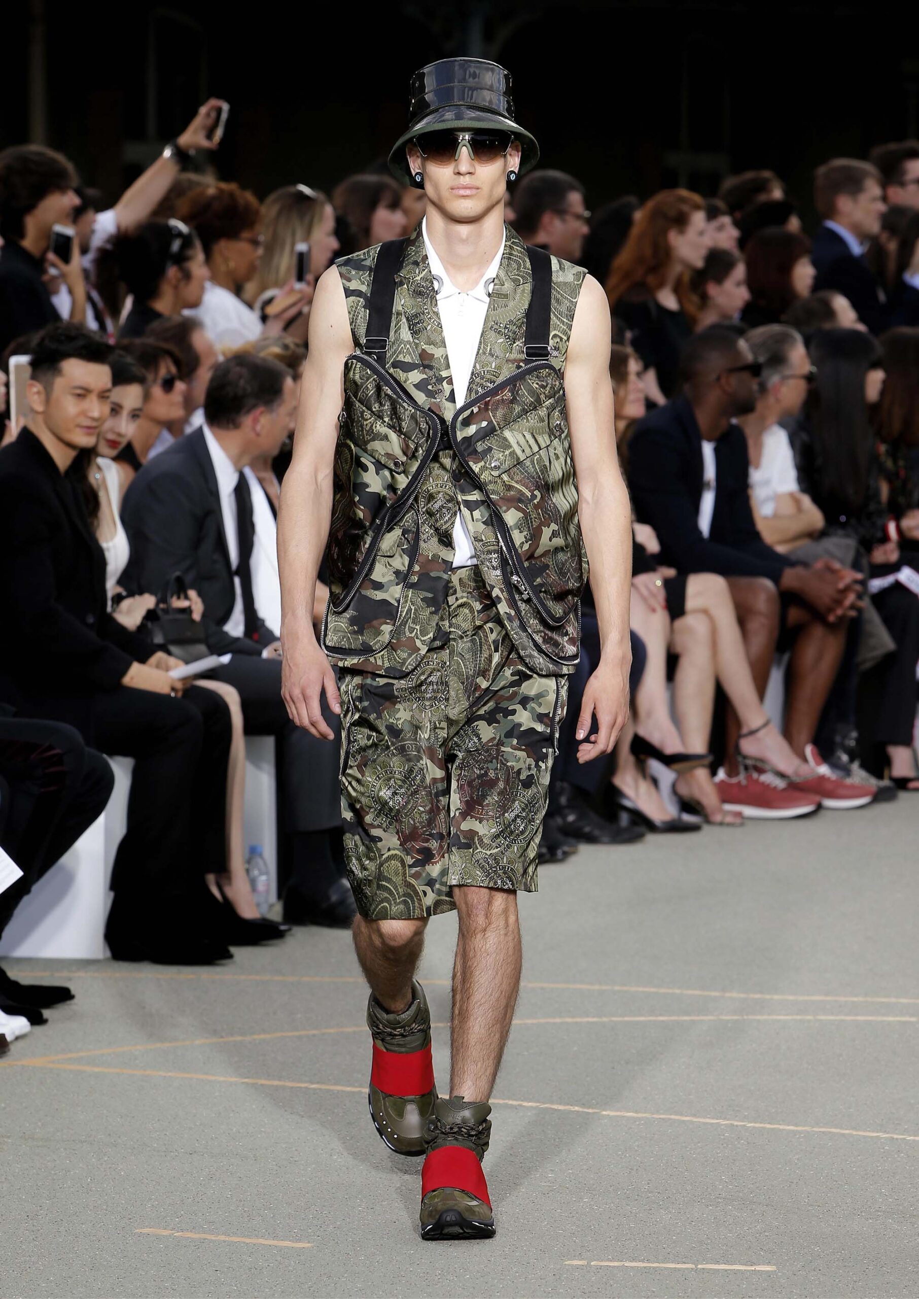 Givenchy S/S 17 Menswear Look 38