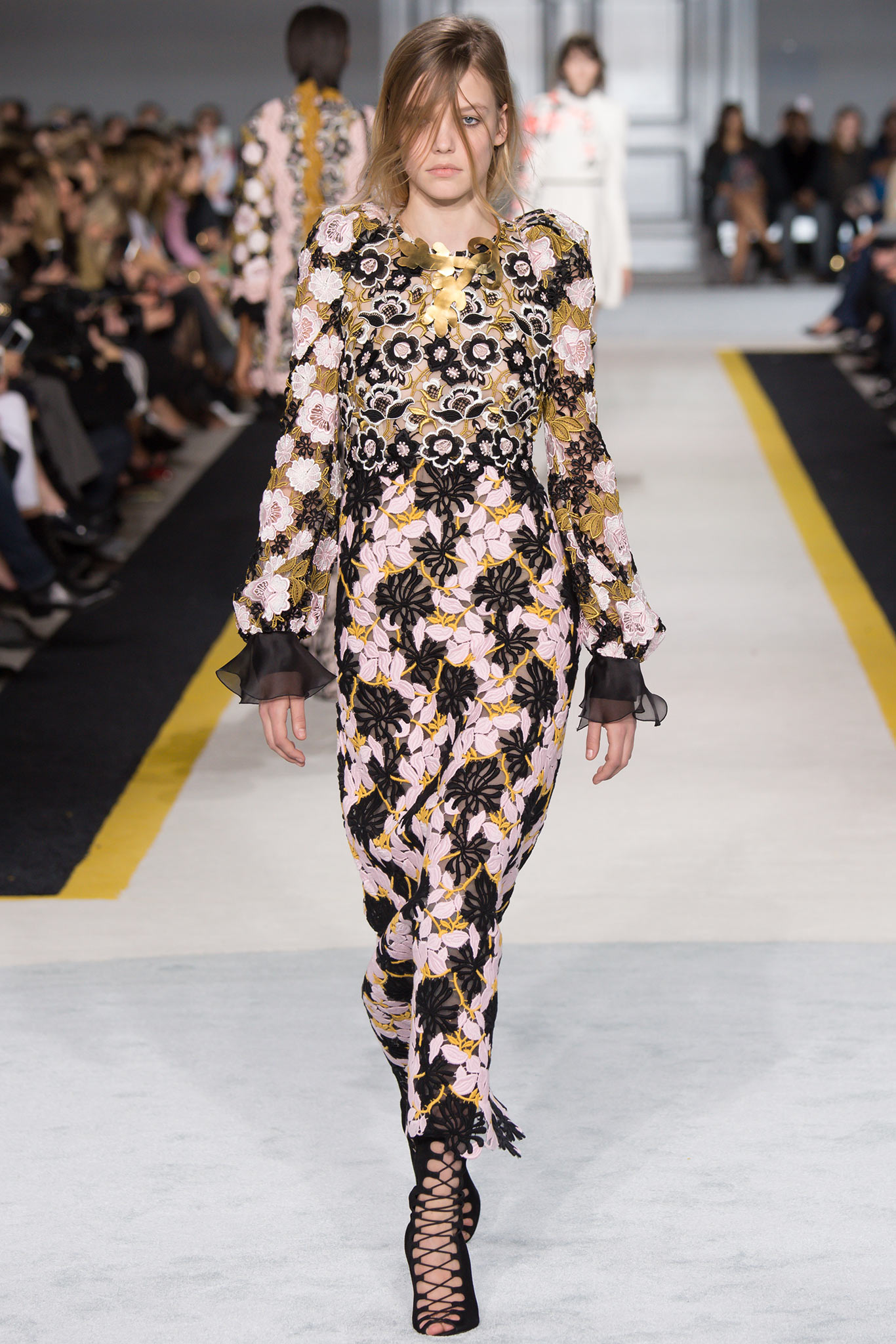Giambattista Valli F/W 15 Look 9