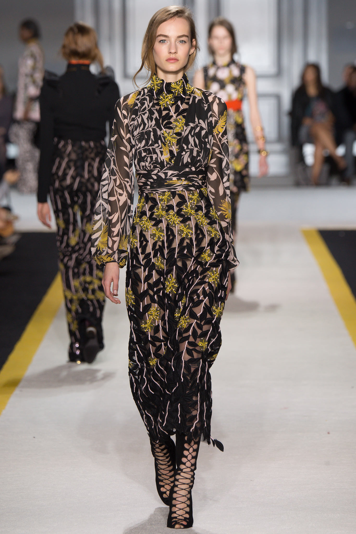 Giambattista Valli F/W 15 Look 11