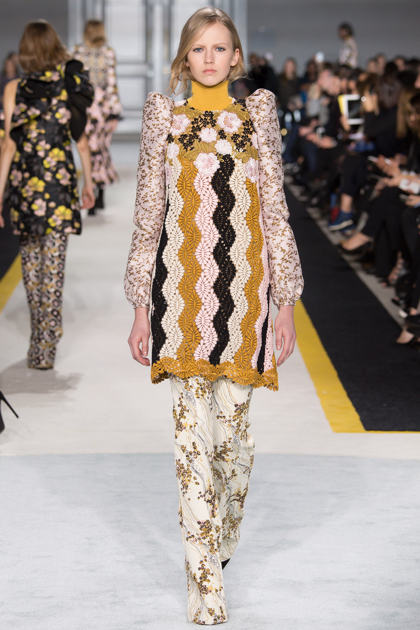 Giambattista Valli F/W 15 Look 12