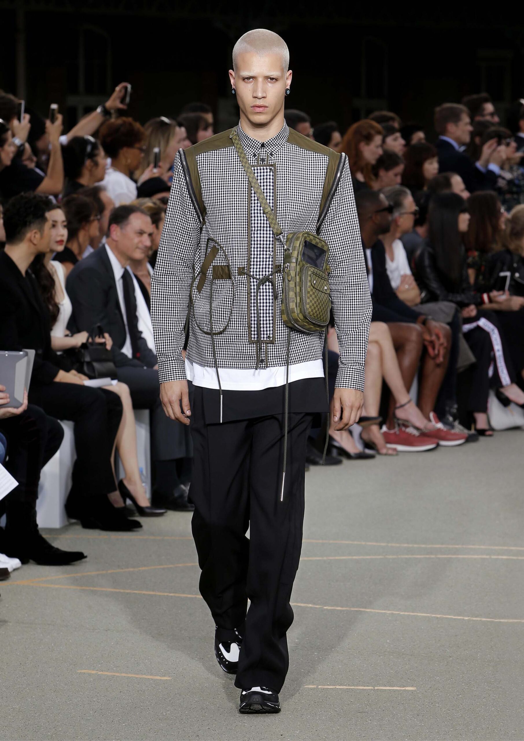 Givenchy S/S 17 Menswear Look 43