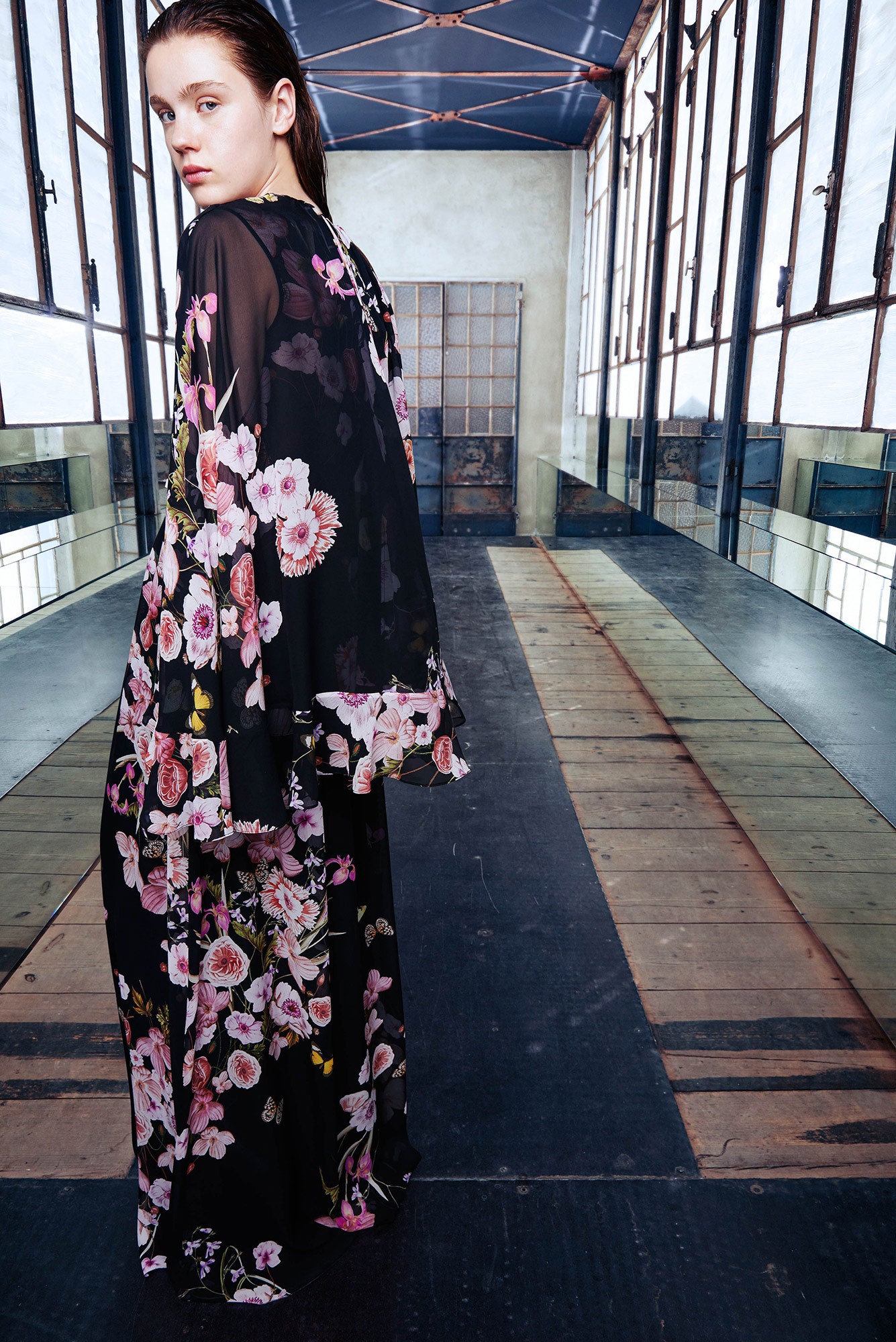 Giambattista Valli Resort 17 Look 49
