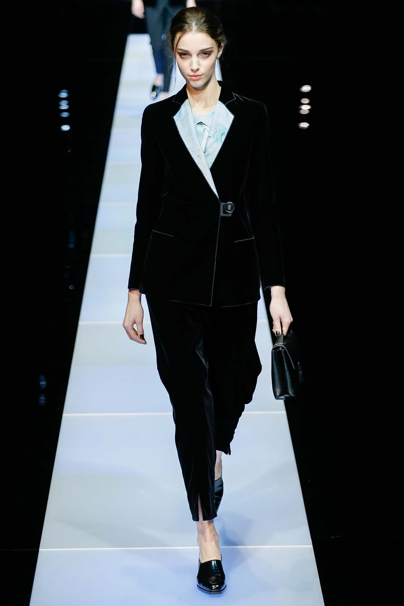 Giorgio Armani F/W 15 Look 45