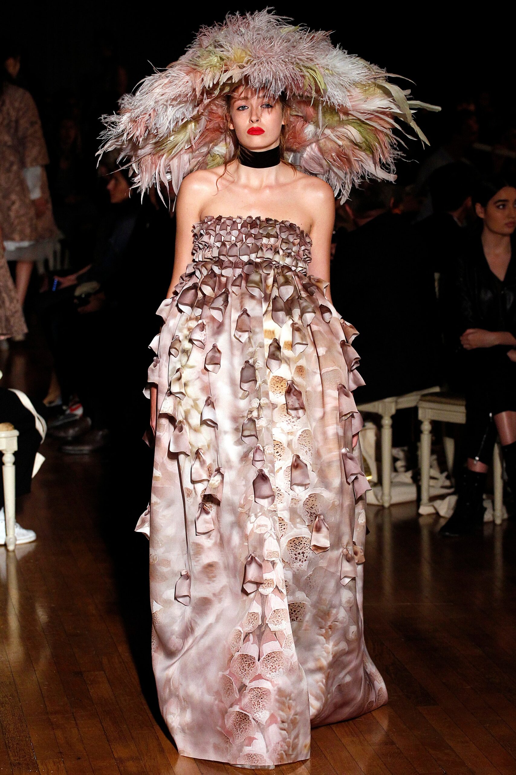 Giles Deacon Spring 2016 Ready-to-Wear