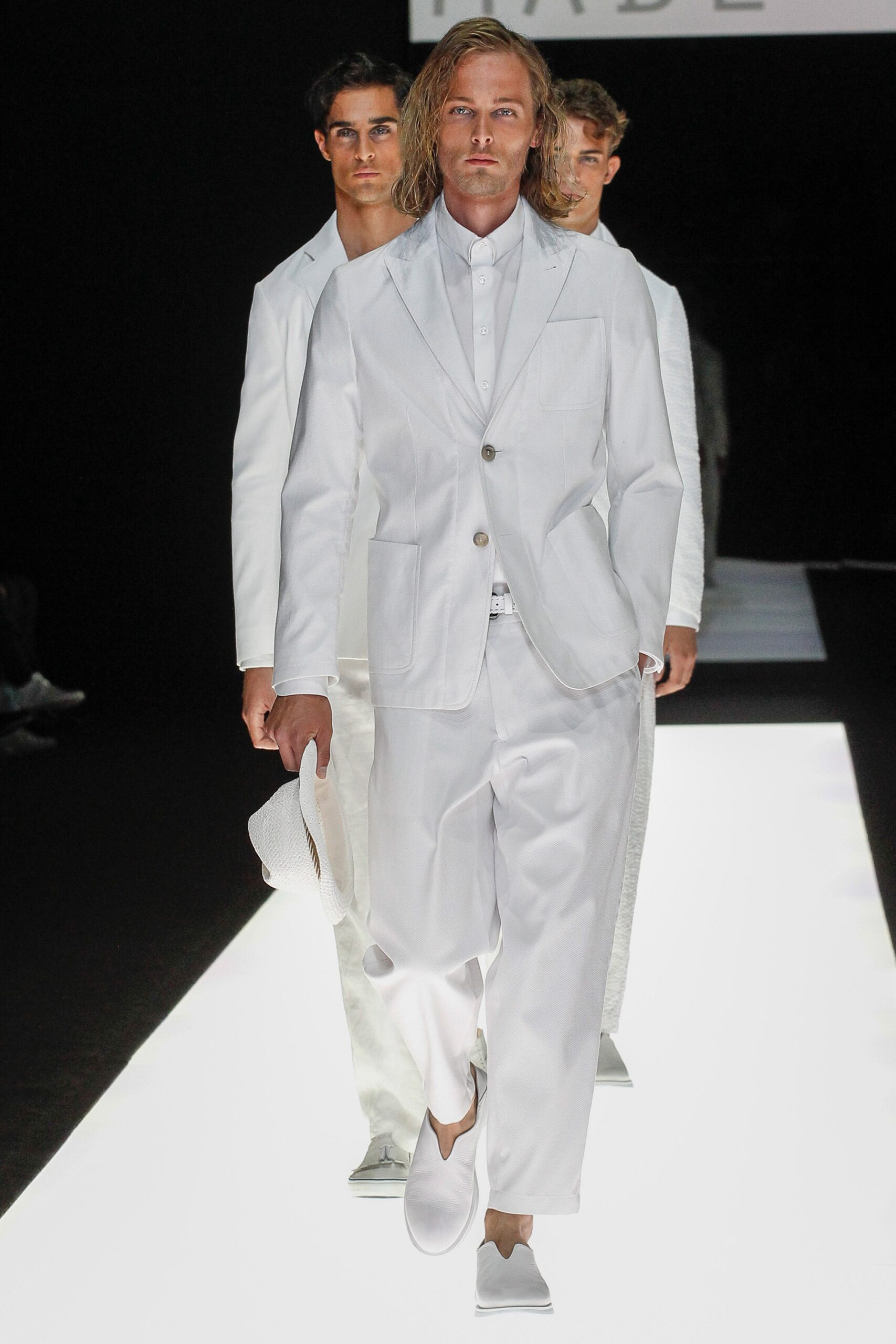 Giorgio Armani S/S 18 Menswear Look 9