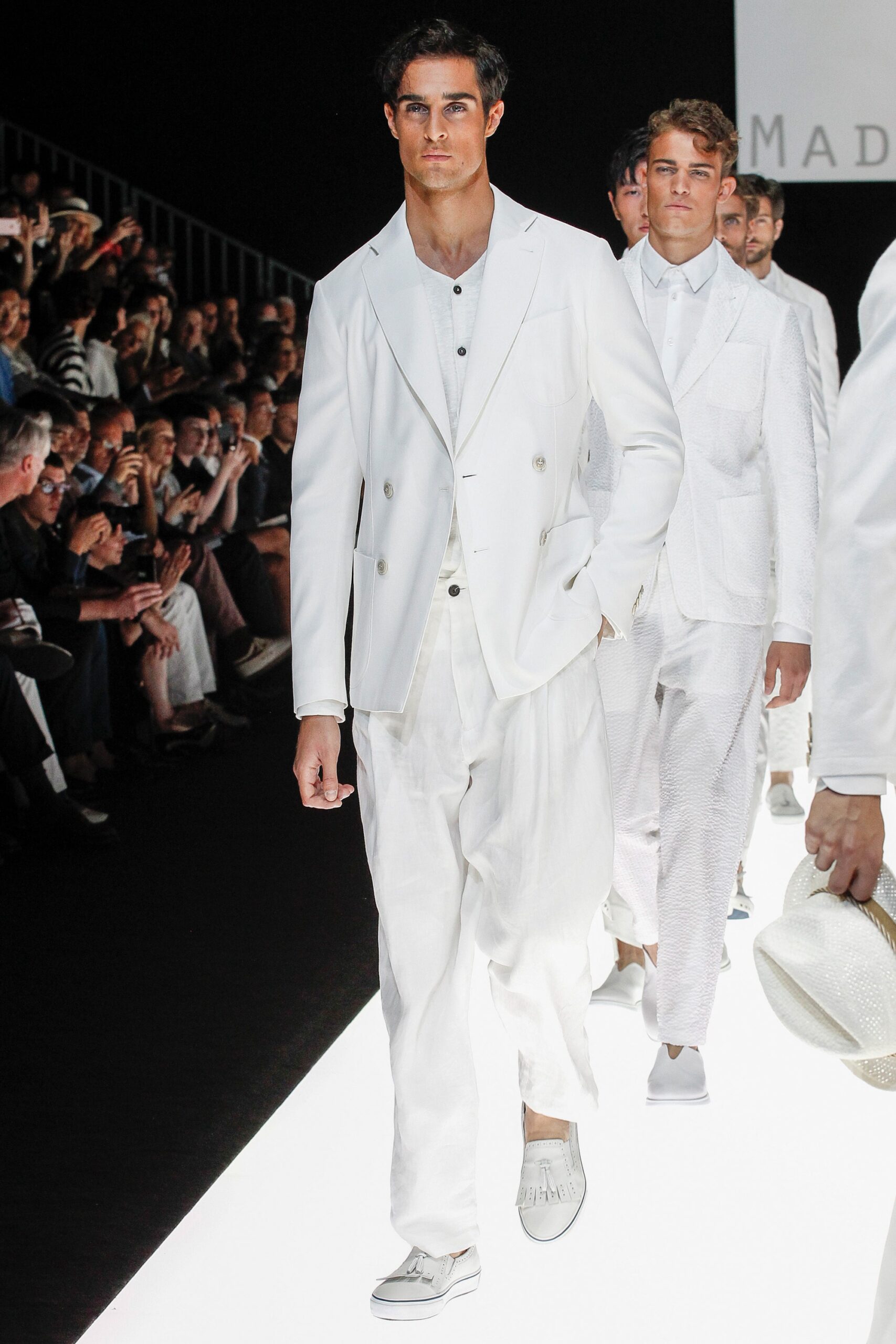 Giorgio Armani S/S 18 Menswear Look 10