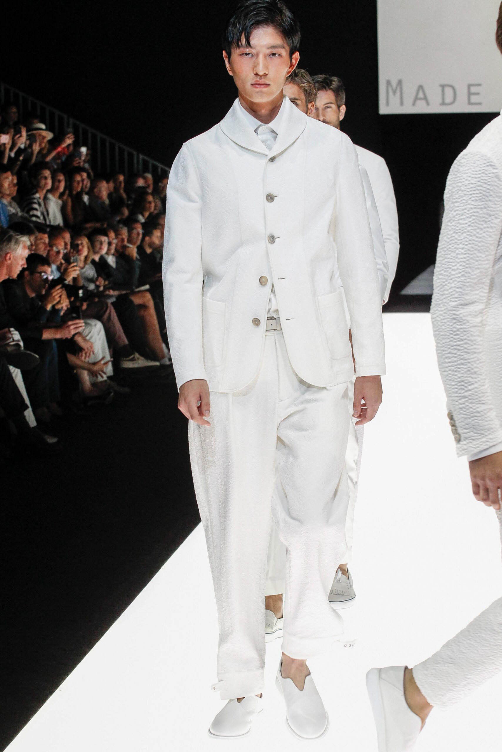 Giorgio Armani S/S 18 Menswear Look 11