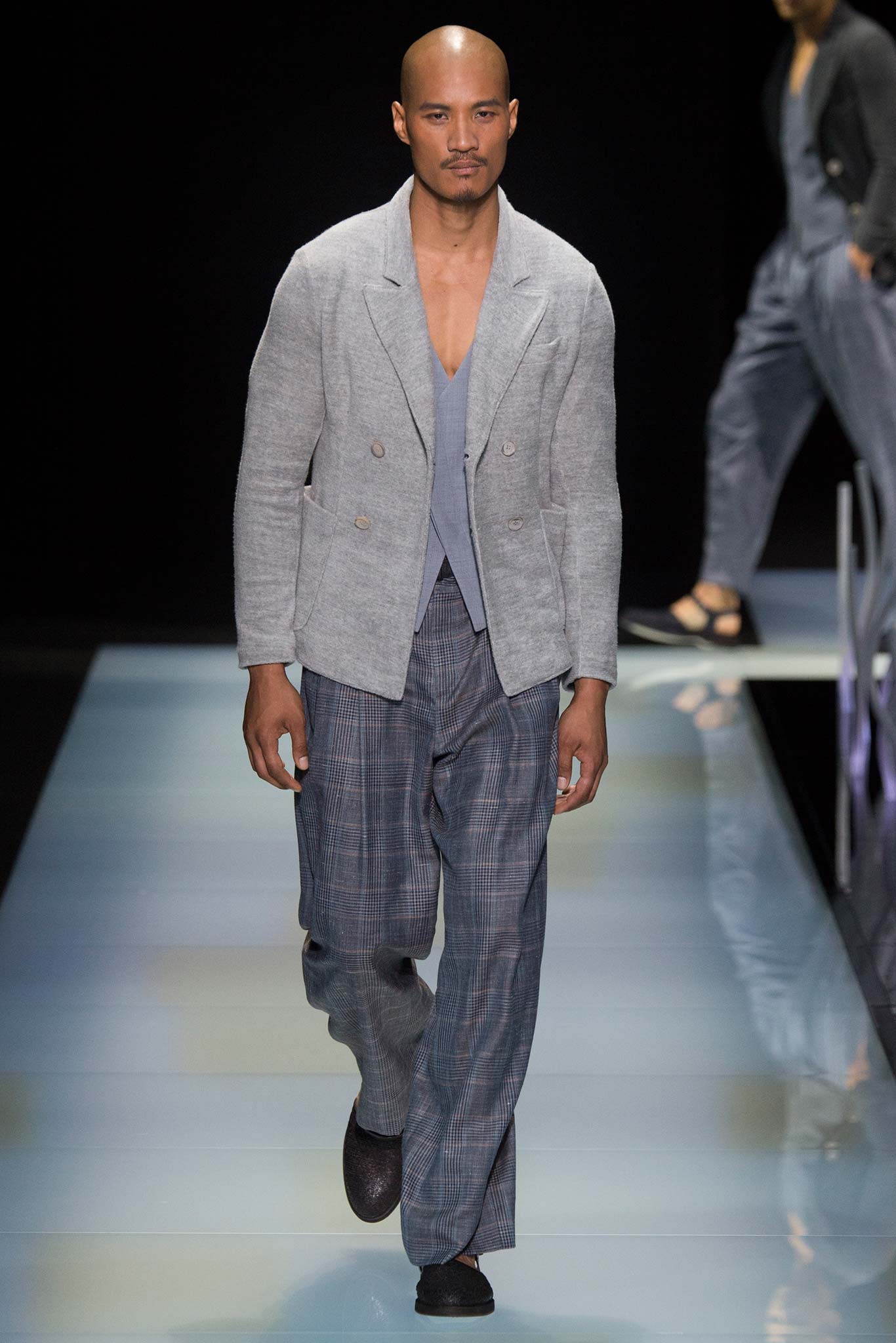 Giorgio Armani S/S 16 Menswear Look 1