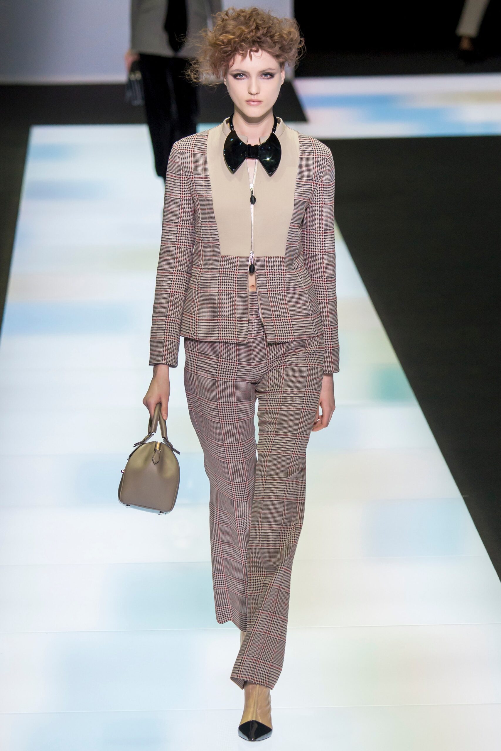 Giorgio Armani F/W 16 Look 16