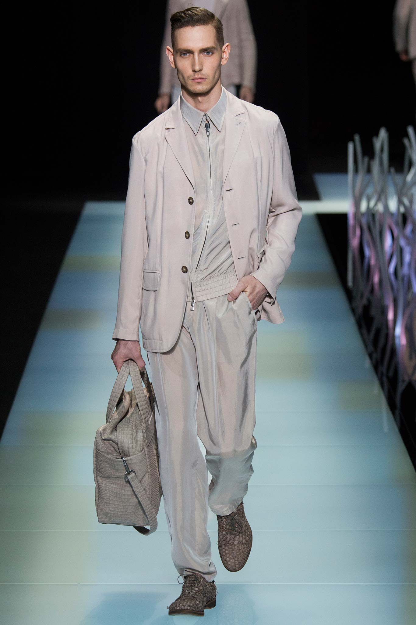 Giorgio Armani S/S 16 Menswear Look 19