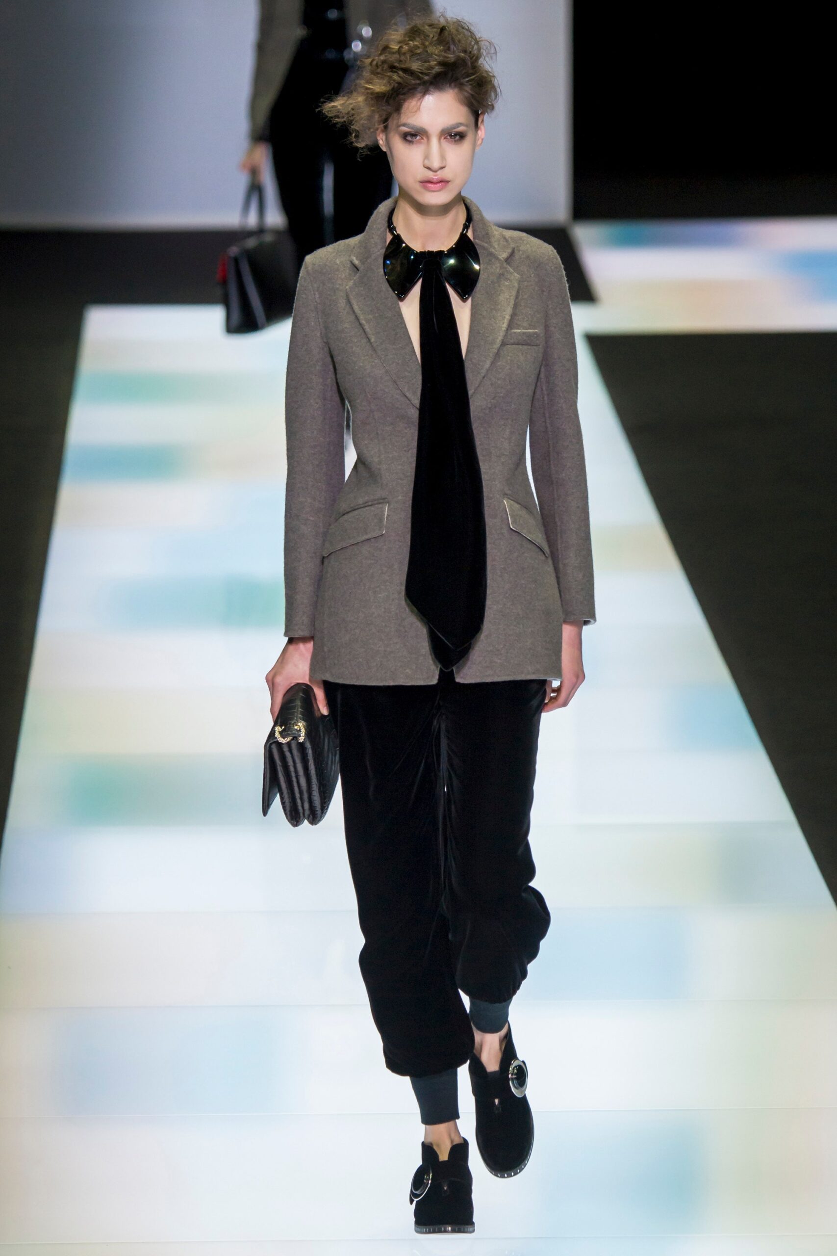 Giorgio Armani F/W 16 Look 17
