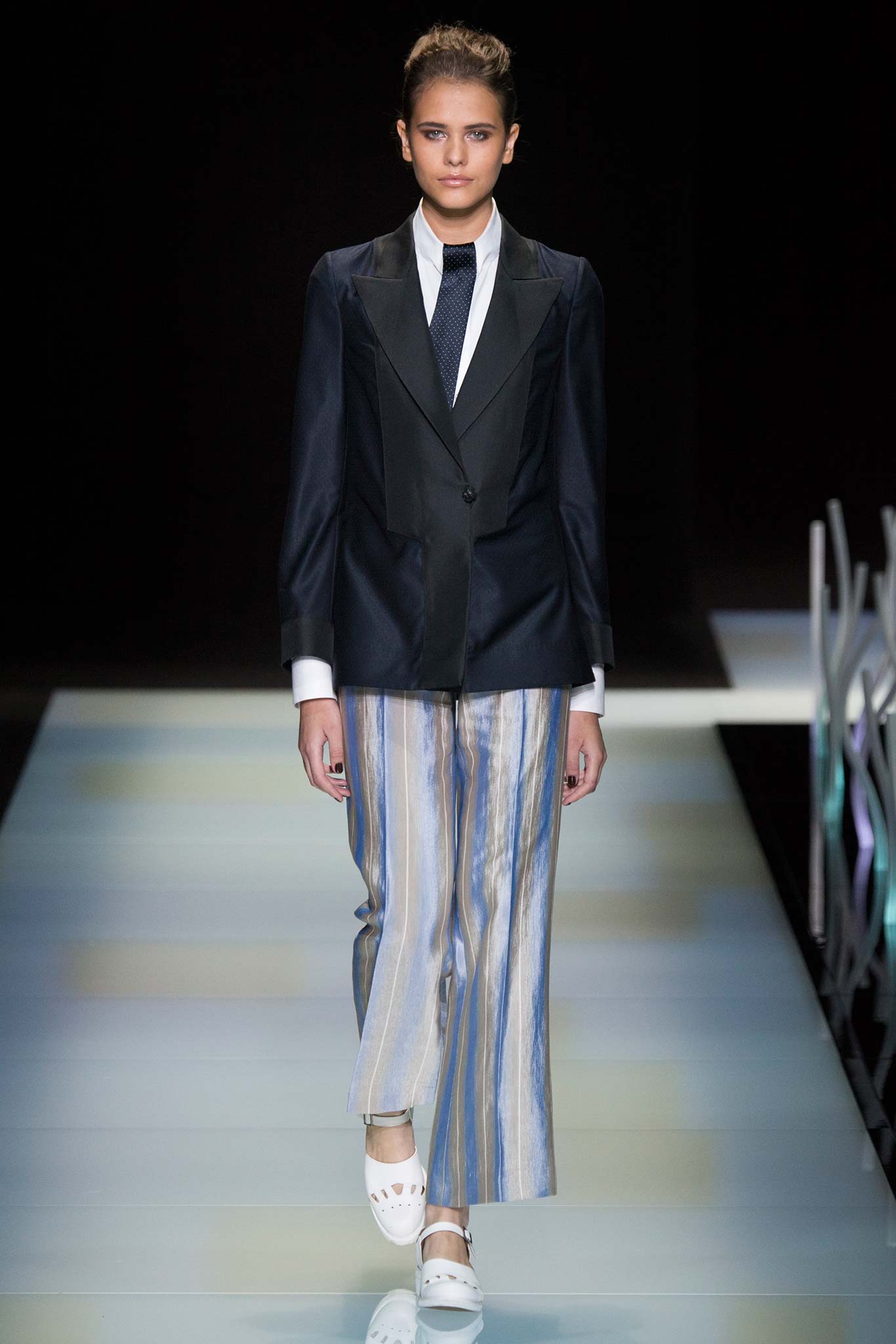 Giorgio Armani S/S 16 Menswear Look 50