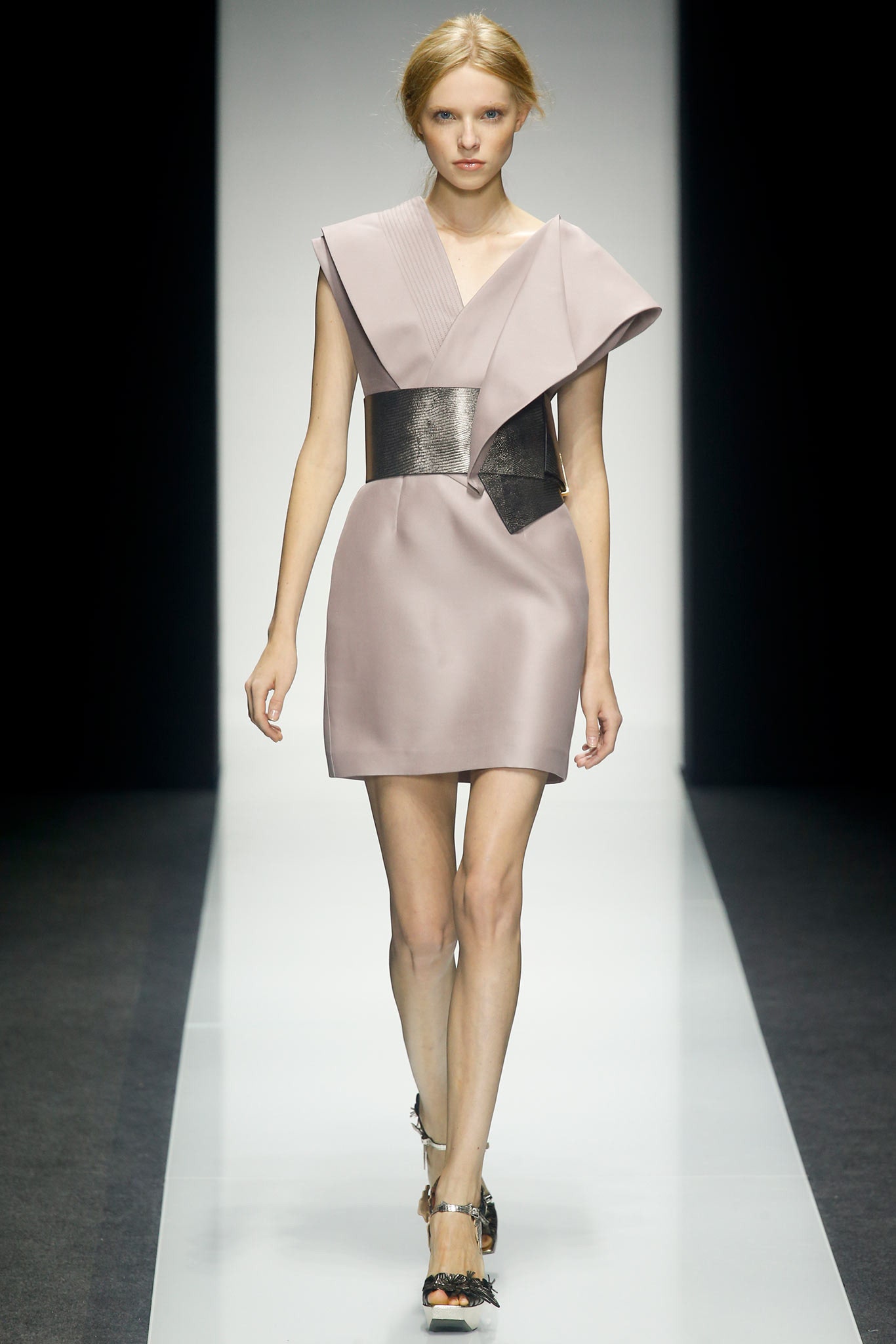 Gianfranco Ferré S/S 14 Look 16